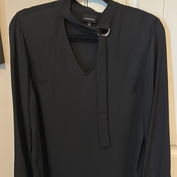 Unique D-Ring Tie Neck Blouse. - Picture 4 of 4